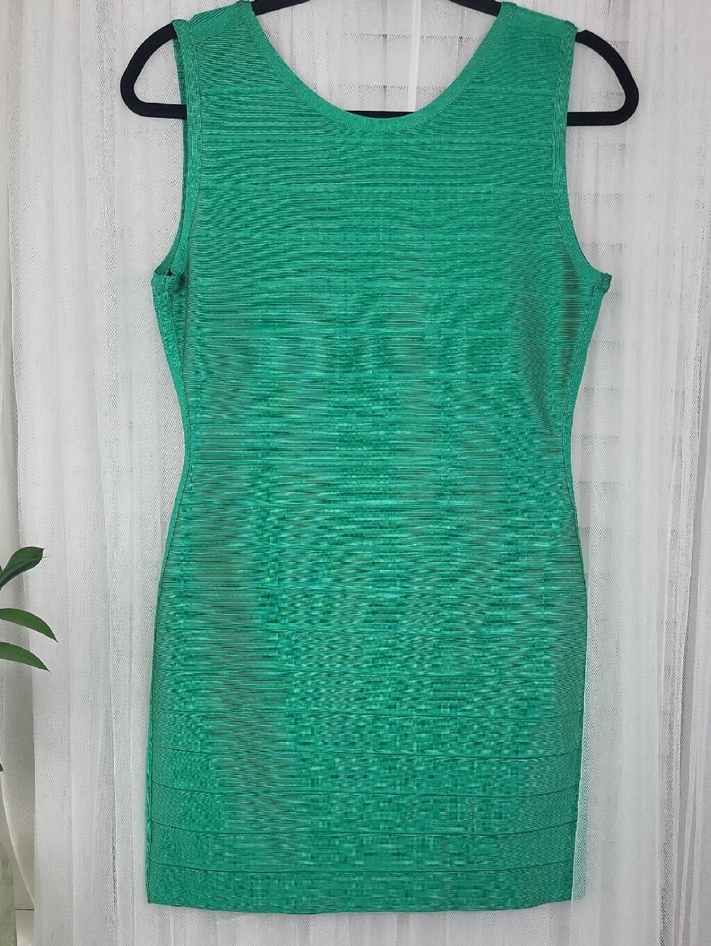 Herve Leger Green Textured Bandage Mini Dress. Size L - Picture 2 of 14
